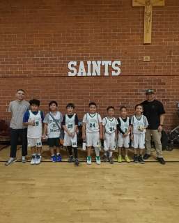 Give it up to our BoysC BB team on their win! 🏀
Saints vs. Holy Family 27-2.
Thank you Coach Kris and Coach Mike!
GO SAINTS! 💚
