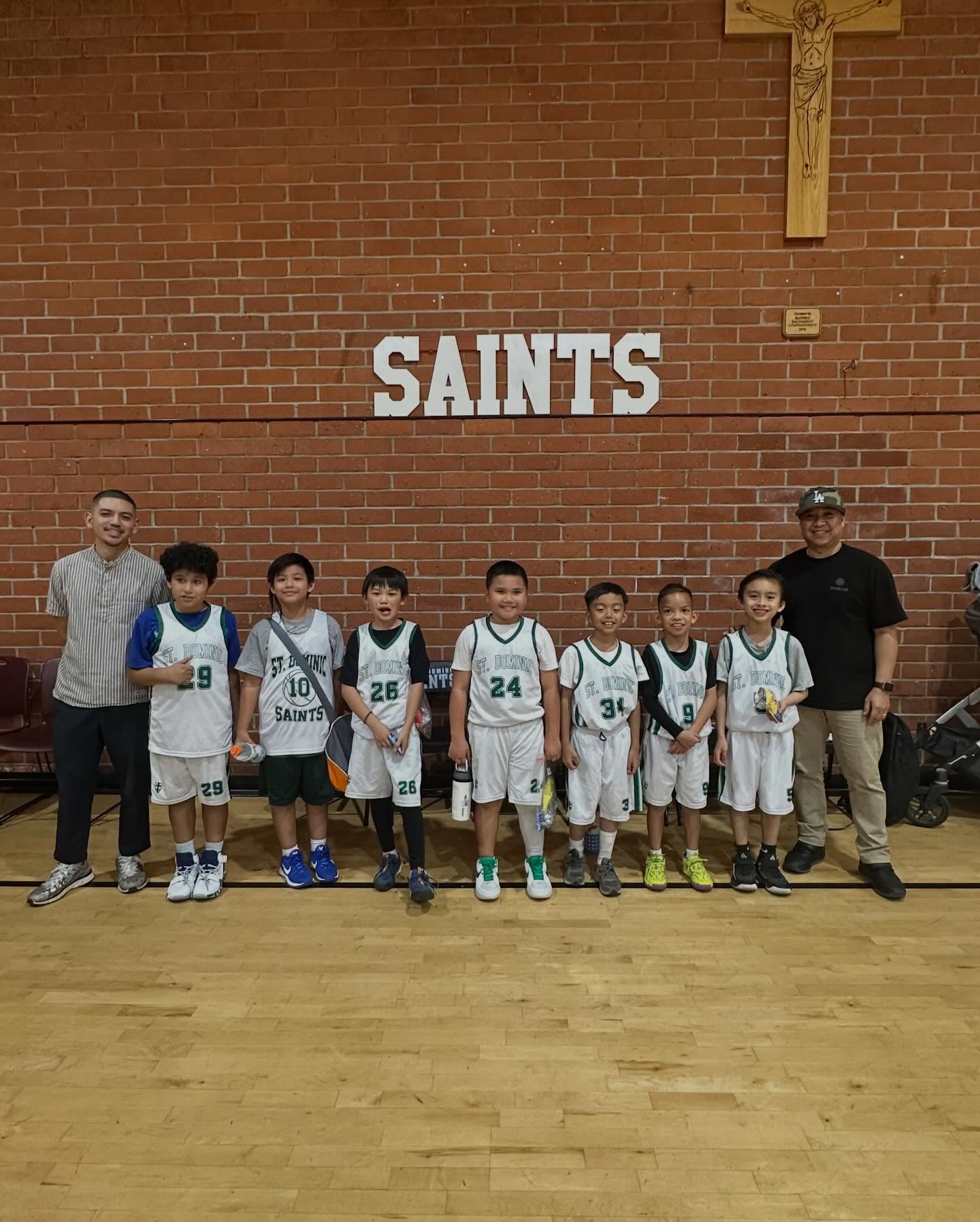 Give it up to our BoysC BB team on their win! 🏀
Saints vs. Holy Family 27-2.
Thank you Coach Kris and Coach Mike!
GO SAINTS! 💚
